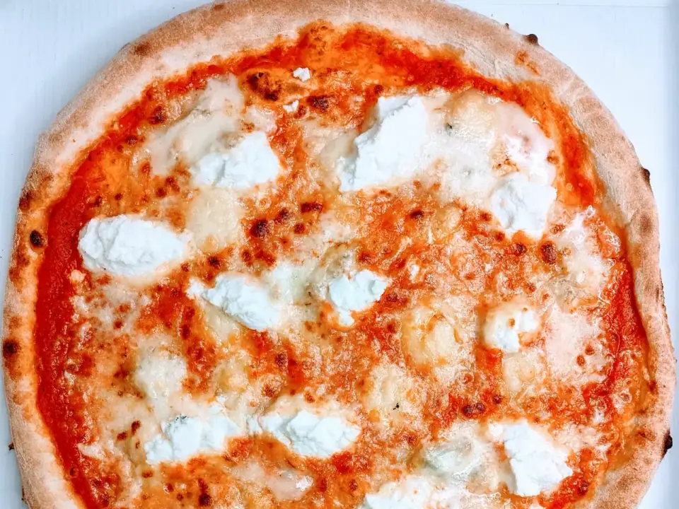 Pizza Quattro Formaggi – Pizzeria Al Basilico, Verona