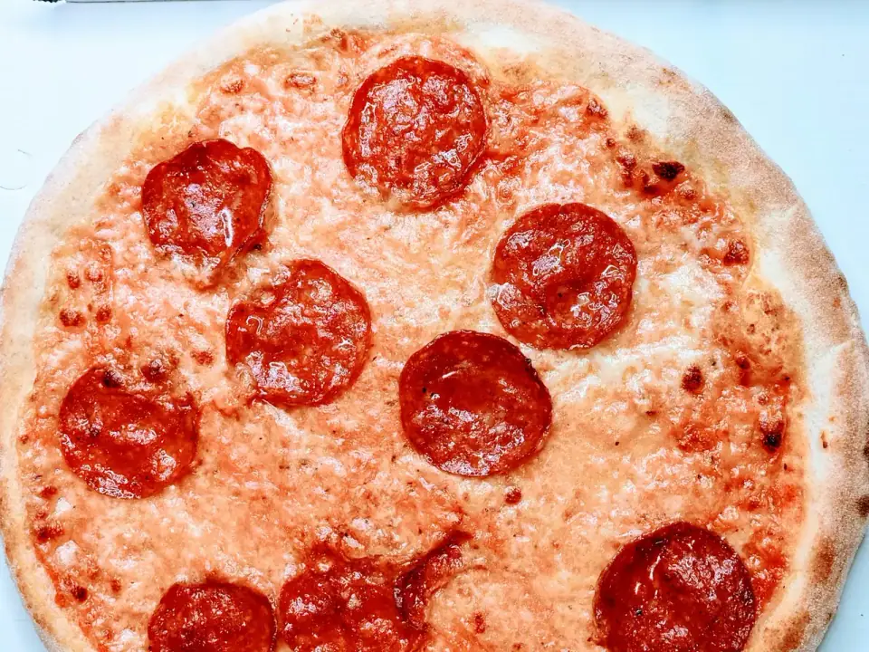 Pizza Salamino Piccante – Pizzeria Al Basilico, Verona